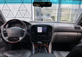 Подержанный автомобиль Toyota Land Cruiser Suv 2000 года (11 фото)