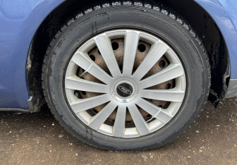 Подержанный автомобиль Ford C-MAX 2006 года (13 фото)