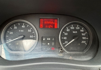 Подержанный автомобиль Renault Sandero 2013 года (12 фото)