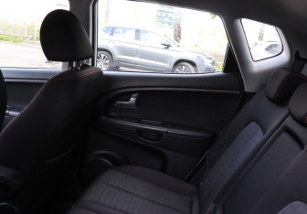 Подержанный автомобиль Kia Venga 2014 года (10 фото)