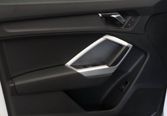 Подержанный автомобиль Audi Q3 2021 года (22 фото)
