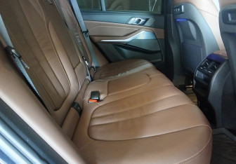 Подержанный автомобиль BMW X5 2020 года (10 фото)