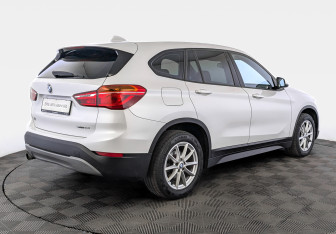 Подержанный автомобиль BMW X1 2018 года (5 фото)