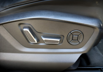 Подержанный автомобиль Audi Q7 2021 года (23 фото)