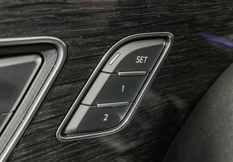 Подержанный автомобиль Audi Q8 2020 года (17 фото)