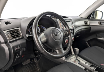 Подержанный автомобиль Subaru Forester Suv 2011 года (16 фото)