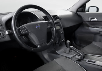 Подержанный автомобиль Volvo C30 2007 года (14 фото)