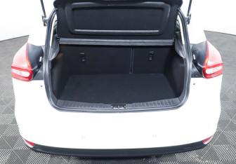 Подержанный автомобиль Ford Focus Hatchback 2018 года (16 фото)