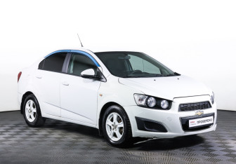 Подержанный автомобиль Chevrolet Aveo Sedan 2013 года (3 фото)