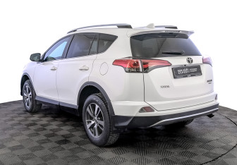 Подержанный автомобиль Toyota RAV4 2019 года (7 фото)