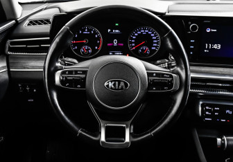 Подержанный автомобиль Kia K5 2020 года (21 фото)