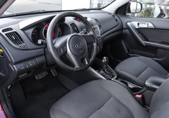Подержанный автомобиль Kia Cerato Sedan 2011 года (4 фото)