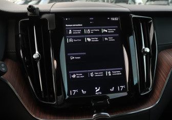 Подержанный автомобиль Volvo XC60 2020 года (16 фото)
