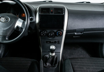 Подержанный автомобиль Toyota Corolla Sedan 2008 года (10 фото)