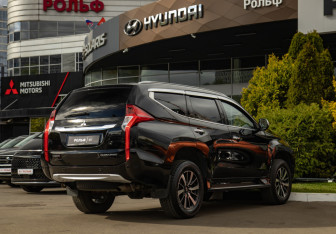 Подержанный автомобиль Mitsubishi Pajero Sport 2018 года (4 фото)