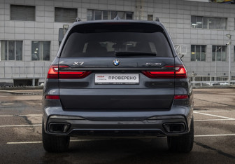 Подержанный автомобиль BMW X7 2021 года (8 фото)