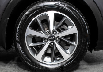 Подержанный автомобиль Kia Sorento 2017 года (18 фото)