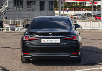 Подержанный автомобиль Lexus ES 2018 года (8 фото)