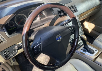 Подержанный автомобиль Volvo XC90 2008 года (14 фото)