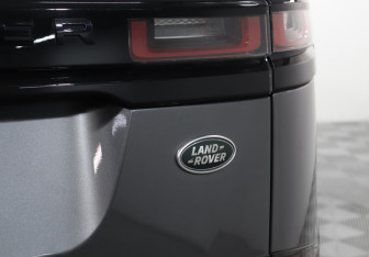Подержанный автомобиль Land Rover Range Rover Velar 2018 года (21 фото)