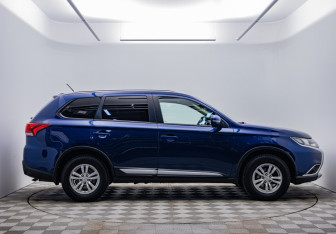 Подержанный автомобиль Mitsubishi Outlander 2015 года (4 фото)