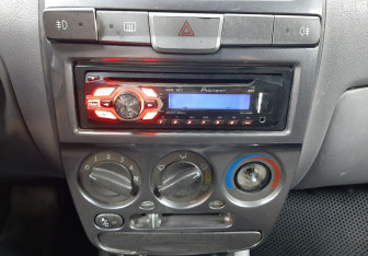 Подержанный автомобиль Hyundai Accent Sedan 2005 года (15 фото)