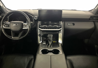 Подержанный автомобиль Toyota Land Cruiser Suv 2022 года (12 фото)