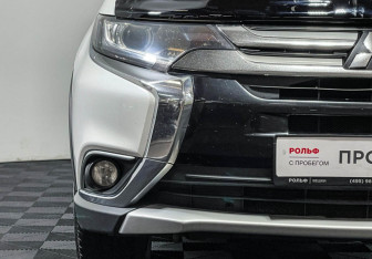 Подержанный автомобиль Mitsubishi Outlander 2015 года (16 фото)