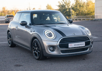 Подержанный автомобиль MINI Hatch 2020 года (3 фото)
