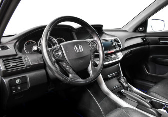 Подержанный автомобиль Honda Accord Sedan 2013 года (11 фото)