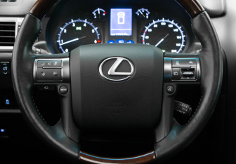 Подержанный автомобиль Lexus GX 2015 года (10 фото)