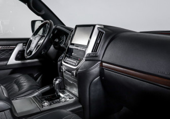Подержанный автомобиль Toyota Land Cruiser Suv 2017 года (9 фото)