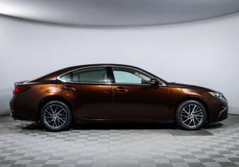 Подержанный автомобиль Lexus ES 2016 года (4 фото)
