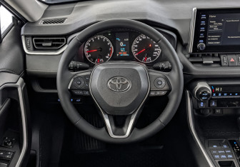 Подержанный автомобиль Toyota RAV4 2020 года (21 фото)