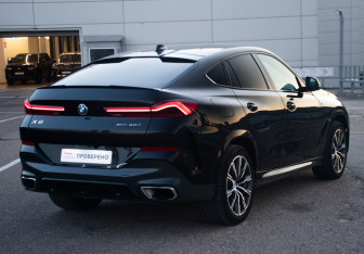 Подержанный автомобиль BMW X6 2020 года (5 фото)