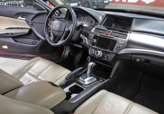 Подержанный автомобиль Honda Crosstour 2012 года (11 фото)