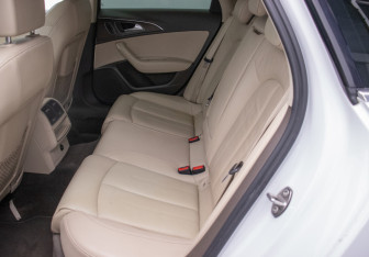 Подержанный автомобиль Audi A6 Sedan 2015 года (11 фото)