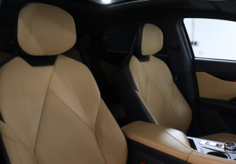 Подержанный автомобиль Changan UNI-V 2023 года (17 фото)