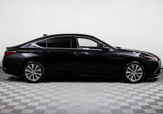 Подержанный автомобиль Lexus ES 2020 года (4 фото)