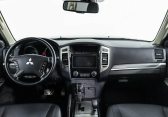 Подержанный автомобиль Mitsubishi Pajero 2018 года (7 фото)