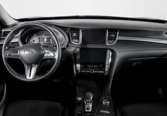 Подержанный автомобиль Infiniti QX50 2018 года (12 фото)