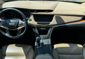 Подержанный автомобиль Cadillac XT5 2018 года (12 фото)