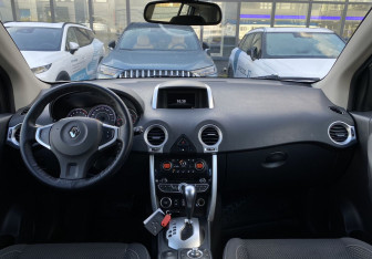 Подержанный автомобиль Renault Koleos 2012 года (11 фото)