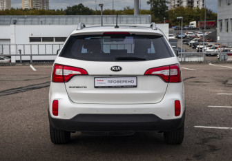 Подержанный автомобиль Kia Sorento 2013 года (6 фото)