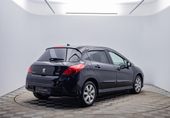 Подержанный автомобиль Peugeot 308 Hatchback 2010 года (5 фото)