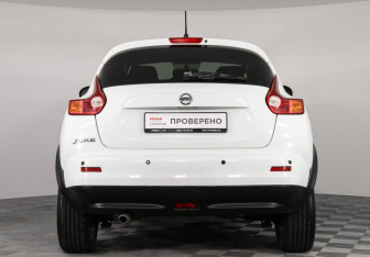 Подержанный автомобиль Nissan Juke 2012 года (6 фото)