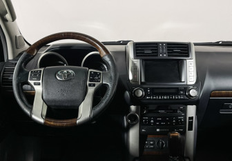 Подержанный автомобиль Toyota Land Cruiser Prado 2010 года (14 фото)