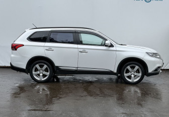 Подержанный автомобиль Mitsubishi Outlander 2012 года (4 фото)