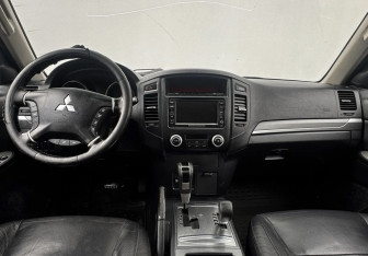 Подержанный автомобиль Mitsubishi Pajero 2011 года (9 фото)