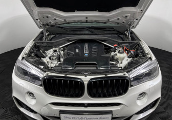 Подержанный автомобиль BMW X6 2019 года (10 фото)